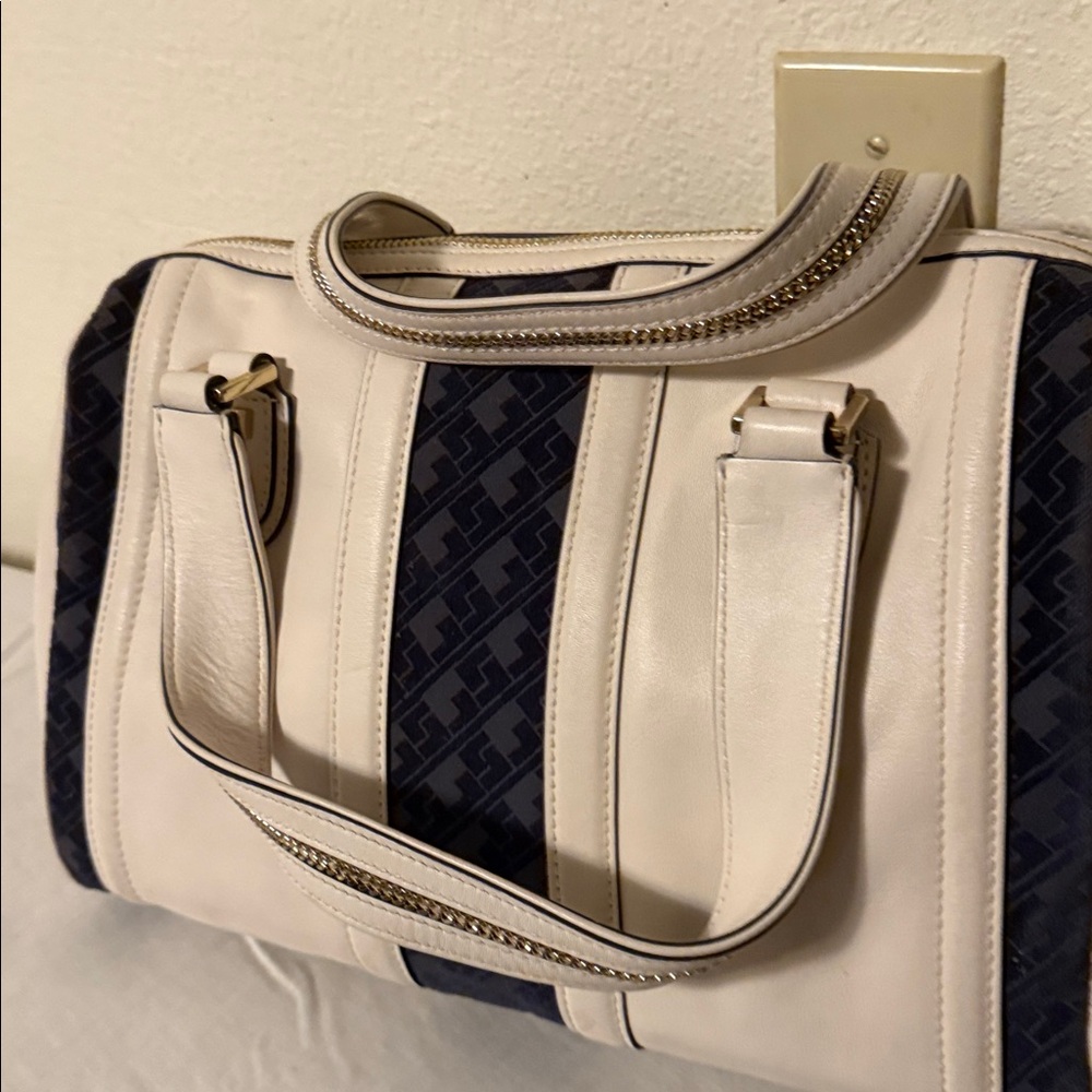 LAMB Elegant White and Navy Designer Handbag - Picture 4 of 6